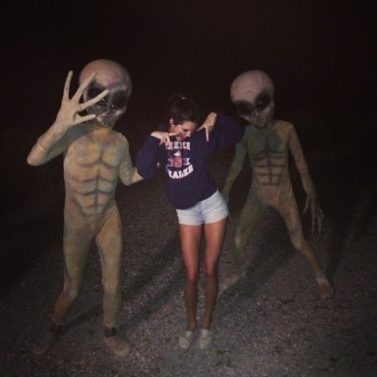 Kendall-and-Kylie-Jenner-Alien-Invasion-600x600